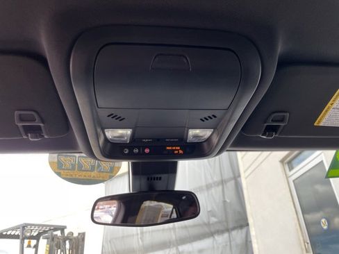 Used 2022 Chevrolet Equinox RS w/ Infotainment Package image 18