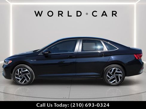 Used 2023 Volkswagen Jetta SEL image 4