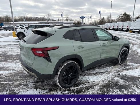 Used 2025 Chevrolet Trax ACTIV w/ Sunroof Package image 7