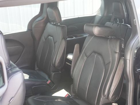 Used 2019 Chrysler Pacifica Touring-L w/ S Appearance Package FWD image 24