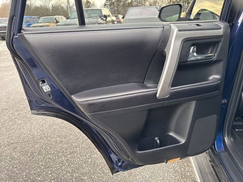 Used 2016 Toyota 4Runner SR5 Premium image 26