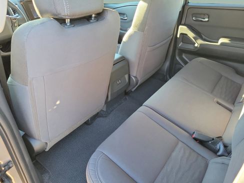 Used 2024 Nissan Frontier SV image 12