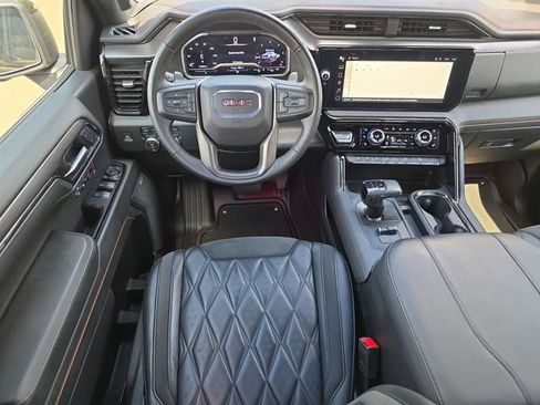 Used 2024 GMC Sierra 1500 AT4 w/ Technology Package AWD/4WD image 12