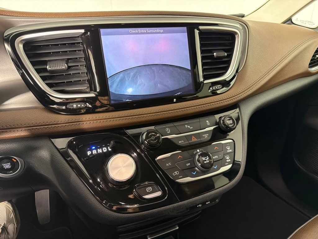 Used 2019 Chrysler Pacifica Limited FWD image 16