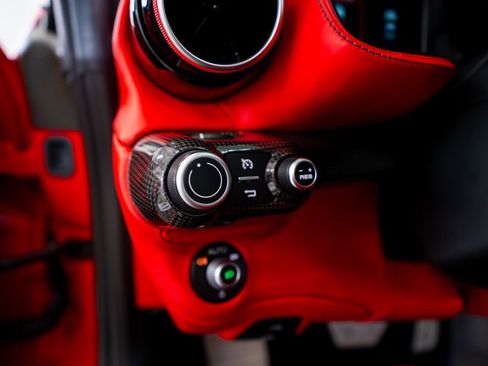Used 2020 Ferrari 812 Superfast RWD image 49