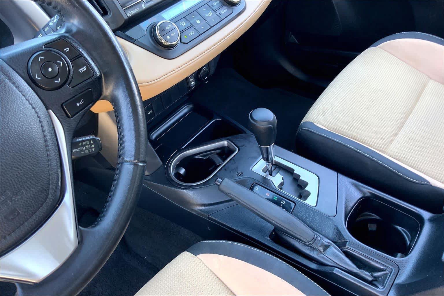 Used 2018 Toyota RAV4 XLE FWD image 16