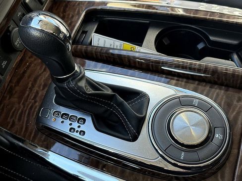 Used 2020 Nissan Armada SL image 25