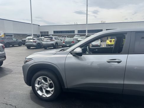 Used 2024 Chevrolet Trax LS w/ LS Convenience Package image 4