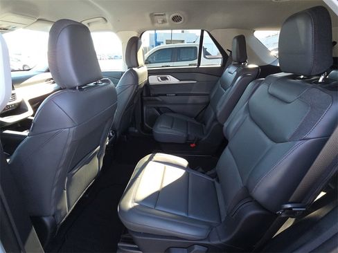 Used 2025 Ford Explorer Active w/ Active Comfort Package image 28