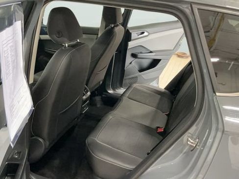 Used 2023 Volkswagen Taos SE AWD/4WD image 13