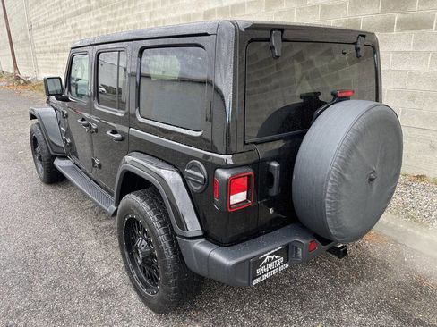 Used 2019 Jeep Wrangler Unlimited Sahara w/ Uconnect 4C Nav & Sound Group image 5