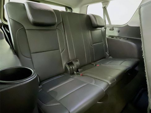 Used 2018 Chevrolet Suburban LT AWD/4WD image 33