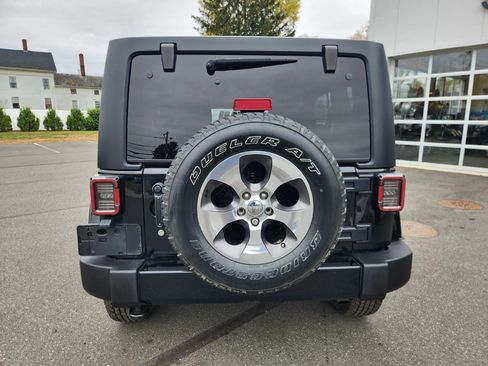 Used 2017 Jeep Wrangler Unlimited Sahara w/ Connectivity Group image 14