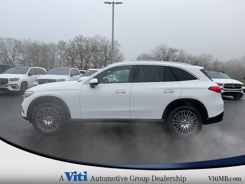 Used 2025 Mercedes-Benz GLC 300 4MATIC image 5