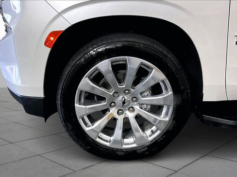 Used 2021 Chevrolet Tahoe Premier w/ Premium Package image 10