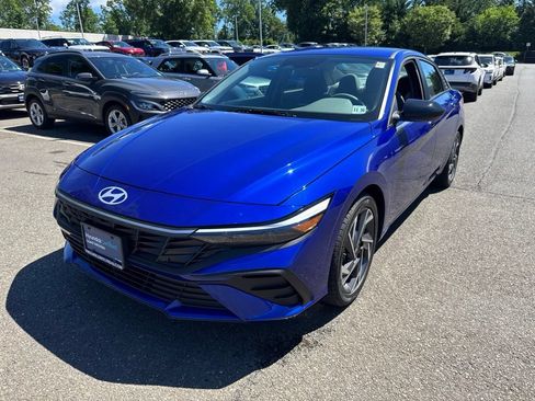 Certified 2025 Hyundai Elantra Sport FWD image 2