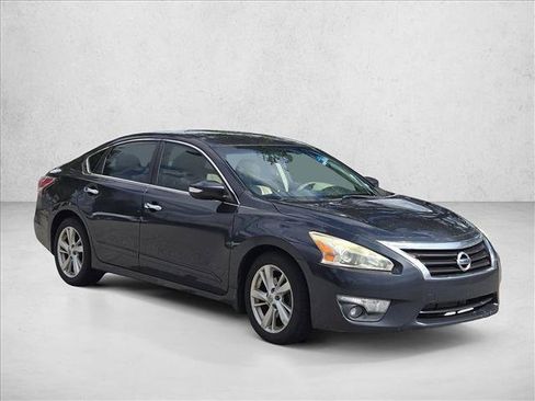 Used 2014 Nissan Altima 2.5 SL w/ Technology Package FWD image 2