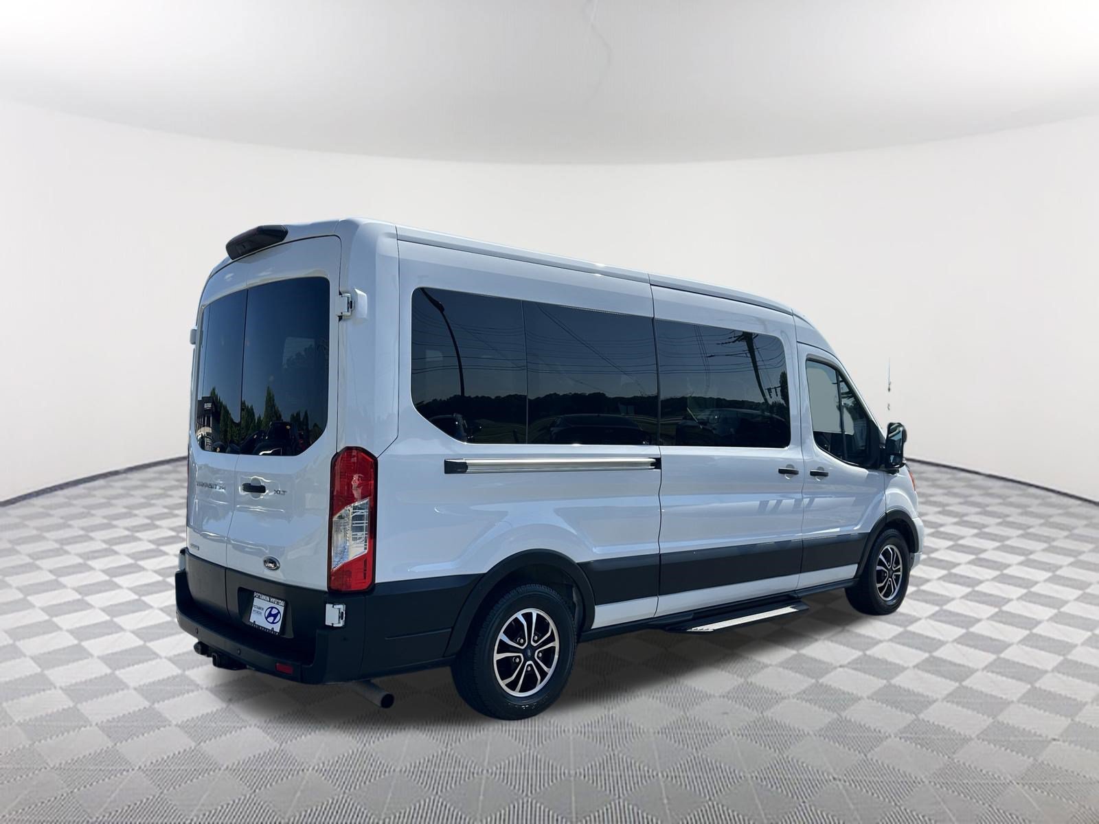 Used 2022 Ford Transit 350 XLT RWD image 5