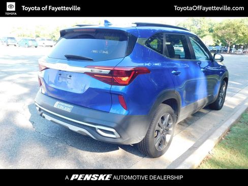 Used 2023 Kia Seltos S w/ Navigation Package AWD/4WD image 4