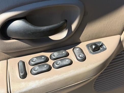 Used 2002 Ford F150 Lariat RWD image 9