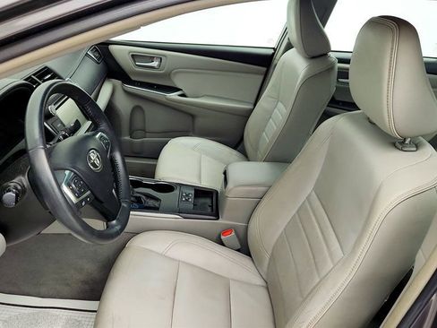 Used 2017 Toyota Camry XLE image 18