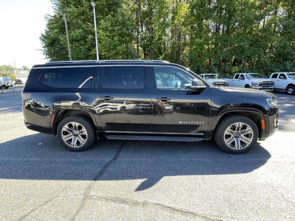 Certified 2024 Jeep Wagoneer L Series II w/ Flexible Seating Group AWD/4WD image 9