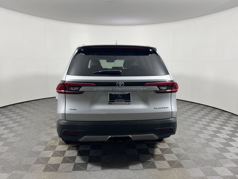 Used 2024 Toyota Grand Highlander AWD image 4
