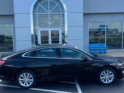 Used 2022 Chevrolet Malibu LT FWD image 1