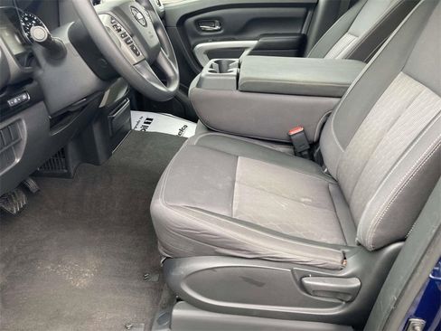 Used 2021 Nissan Titan SV image 15