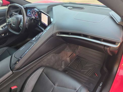 Used 2022 Chevrolet Corvette Stingray Convertible w/ Z51 Performance Package RWD image 26