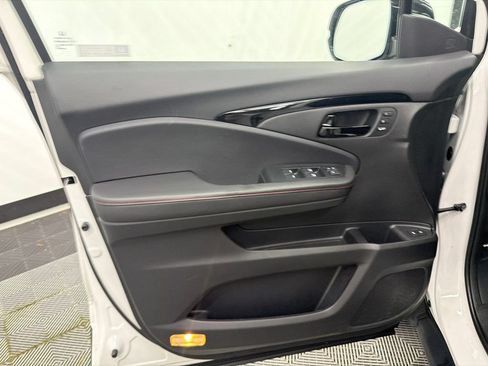 Used 2024 Honda Passport Black Edition image 11