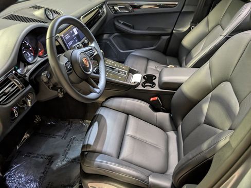 Used 2025 Porsche Macan image 5