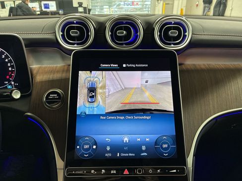 Used 2025 Mercedes-Benz GLC 350e 4MATIC image 24