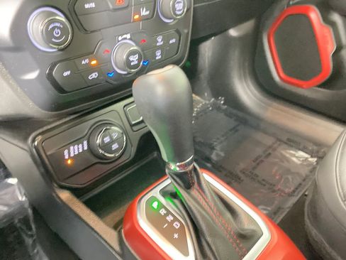 Used 2022 Jeep Renegade Trailhawk image 22