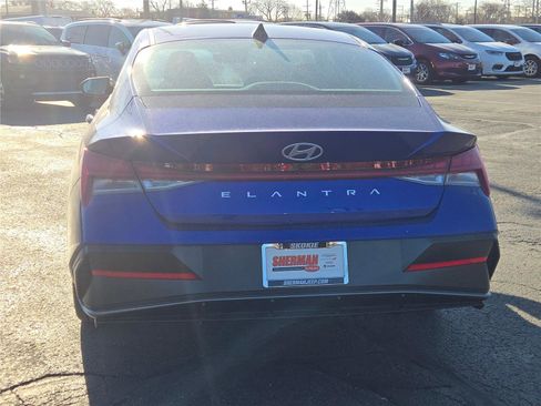 Used 2025 Hyundai Elantra SEL image 8