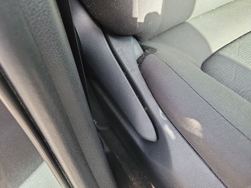 Used 2022 Toyota RAV4 XLE image 9