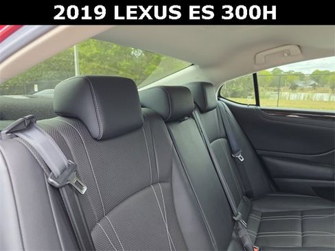 Used 2019 Lexus ES 300h w/ Accessory Package 2 image 14