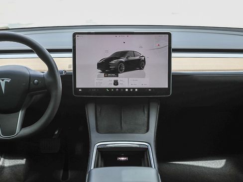 Used 2024 Tesla Model Y Long Range AWD/4WD image 14