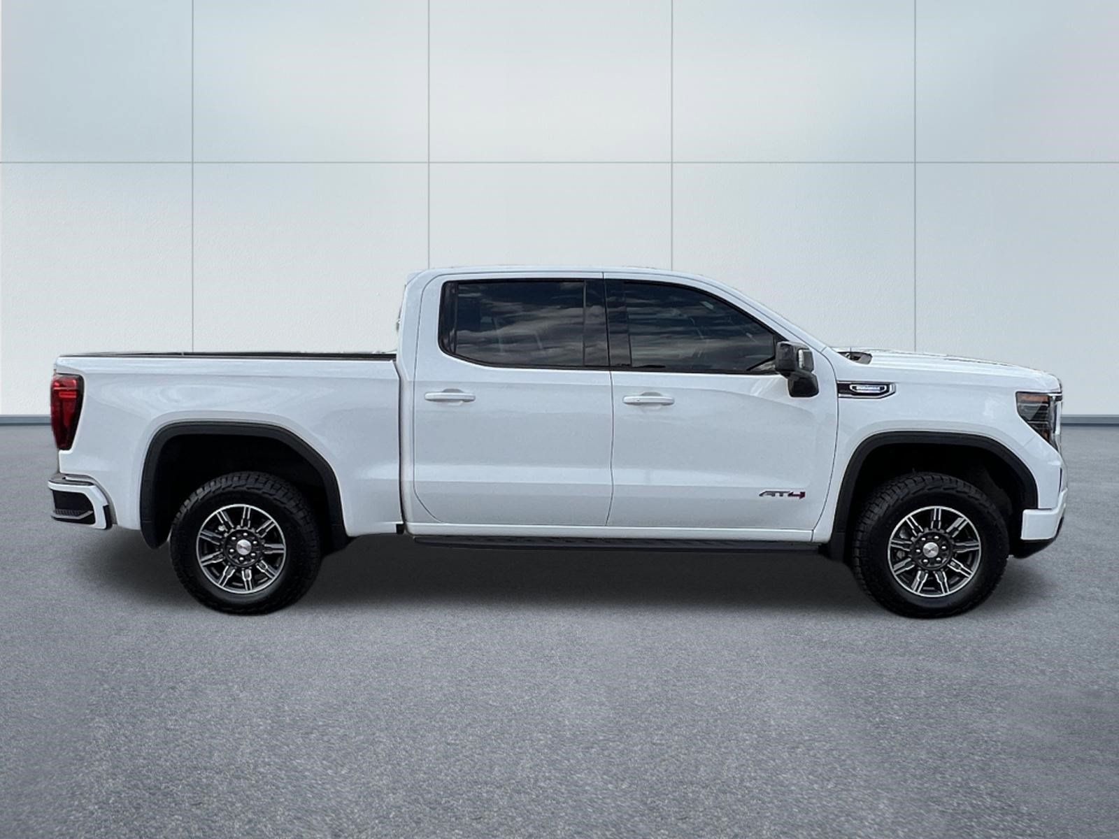 Used 2025 GMC Sierra 1500 AT4 w/ Technology Package AWD/4WD image 7