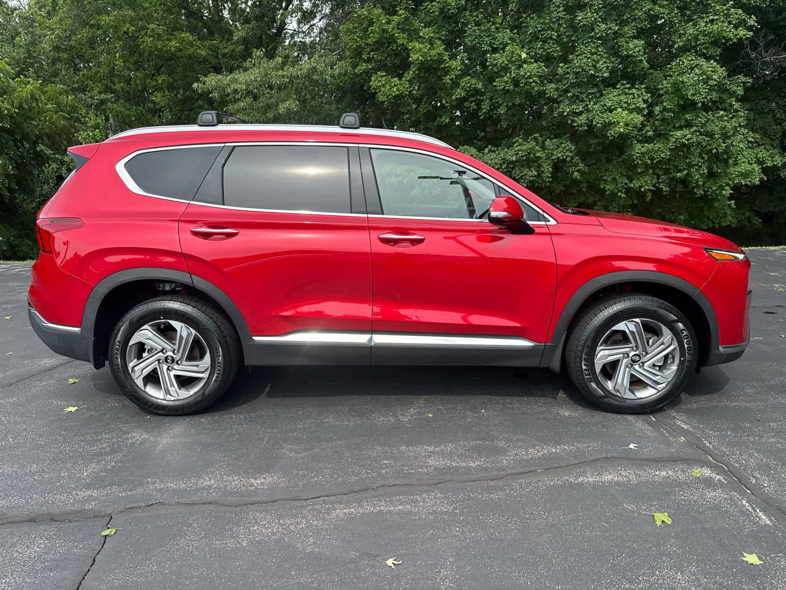 Used 2023 Hyundai Santa Fe SEL w/ Premium Package AWD/4WD image 2