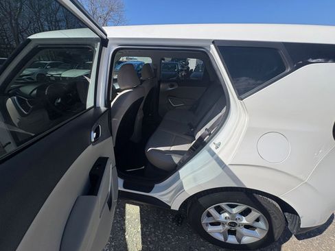 Used 2025 Kia Soul LX w/ LX Technology Package image 23
