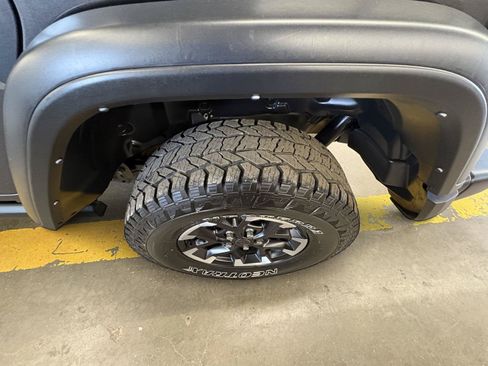 Used 2025 Jeep Wrangler Unlimited Rubicon AWD/4WD image 11