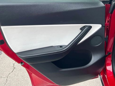 Used 2021 Tesla Model Y Long Range image 28