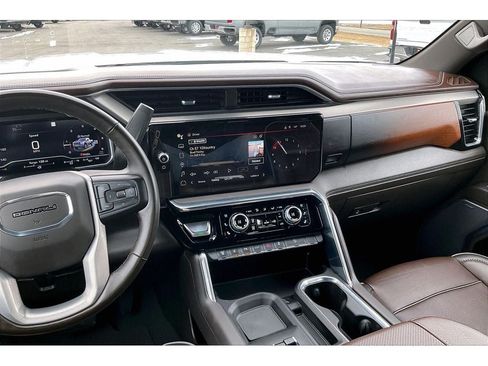 Used 2024 GMC Sierra 3500 Denali w/ Technology Package AWD/4WD image 7