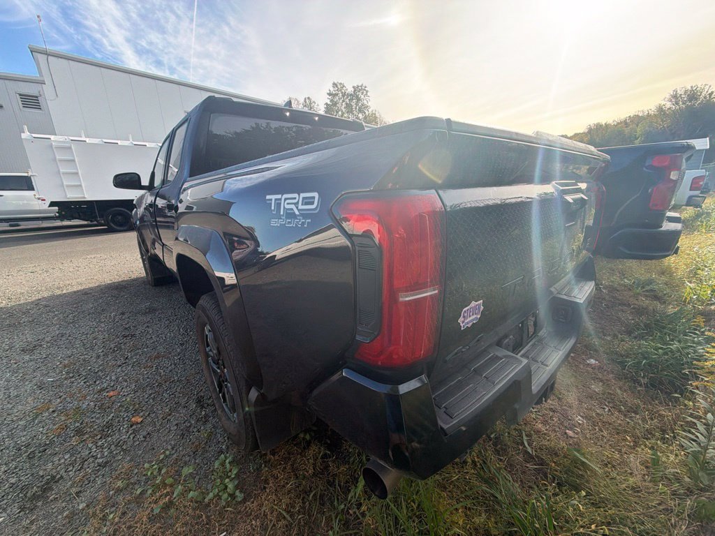 Used 2025 Toyota Tacoma TRD Sport AWD/4WD image 5