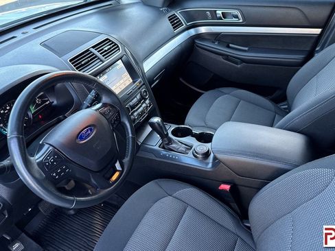 Used 2017 Ford Explorer XLT AWD/4WD image 10