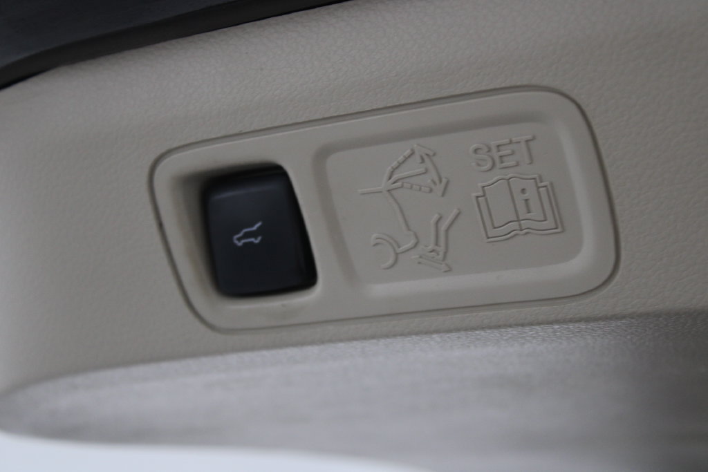 Used 2018 Lincoln Navigator Select RWD image 17