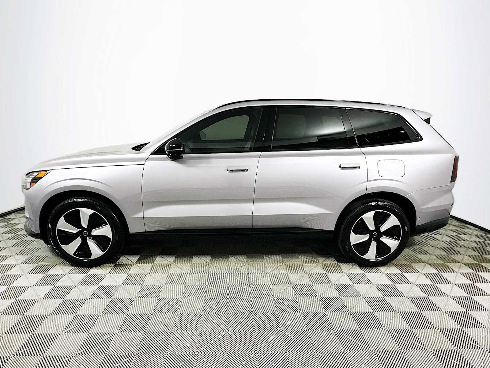 New 2026 Volvo EX90 Plus RWD image 4