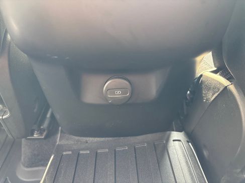 Certified 2023 Volvo XC60 B5 Core image 32