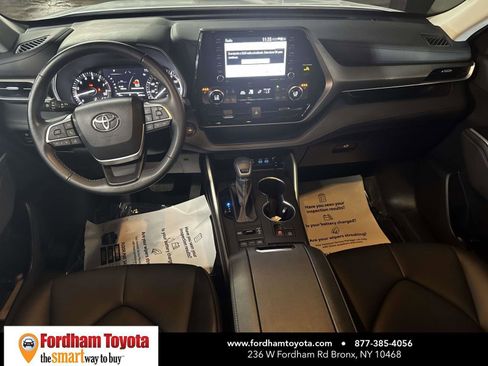 Used 2022 Toyota Highlander XLE AWD/4WD image 14